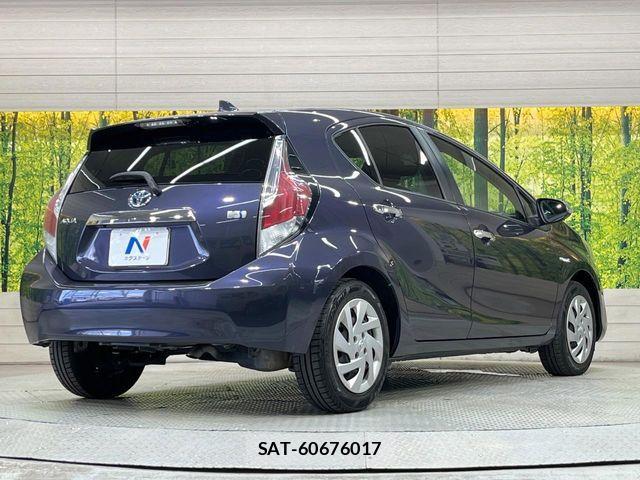 Toyota AQUA 2015-11 8364733-16