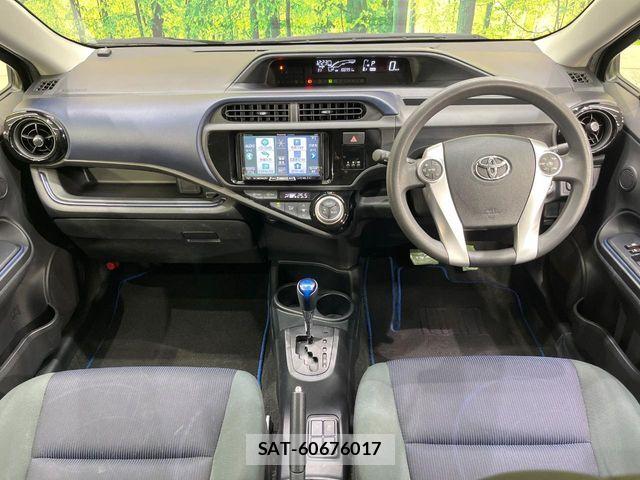 Toyota AQUA 2015-11 8364733-1