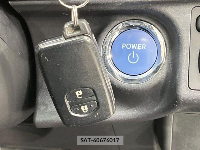 Toyota AQUA 2015-11 8364733-5