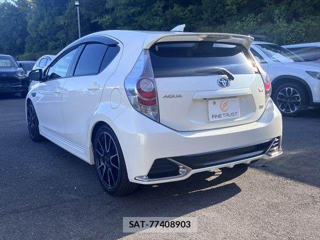 Toyota AQUA 2014-04 8364722-21