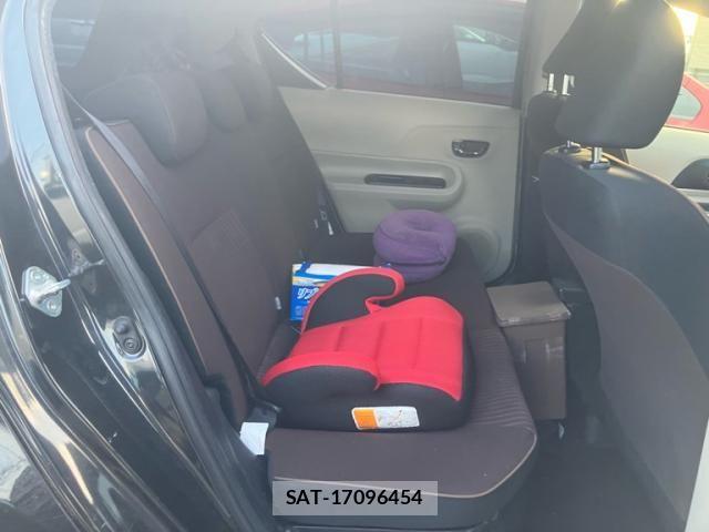 Toyota AQUA 2014-01 8364750-11