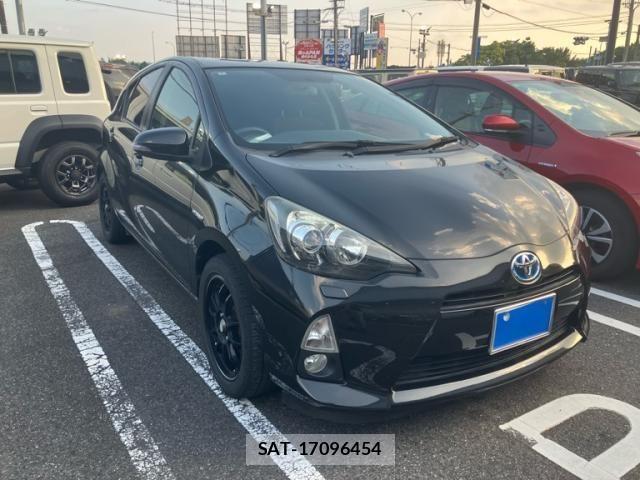 Toyota AQUA 2014-01 8364750-1