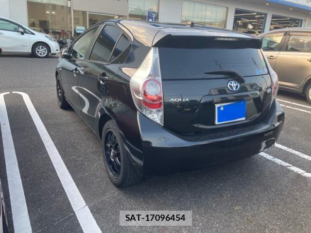 Toyota AQUA 2014-01 8364750-2