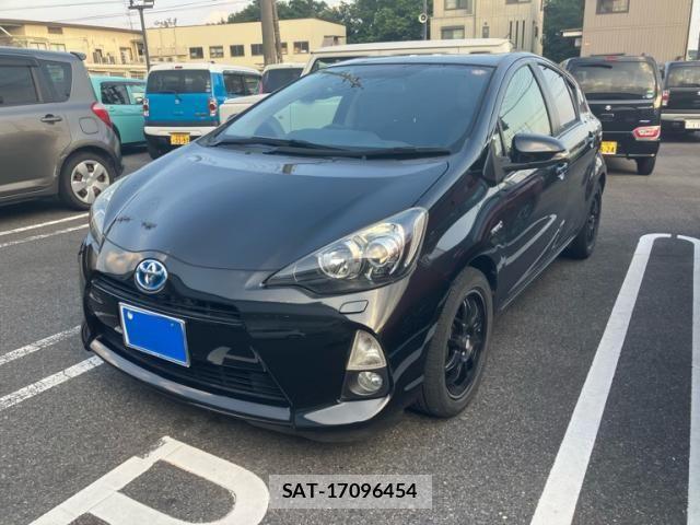 Toyota AQUA 2014-01 8364750-3