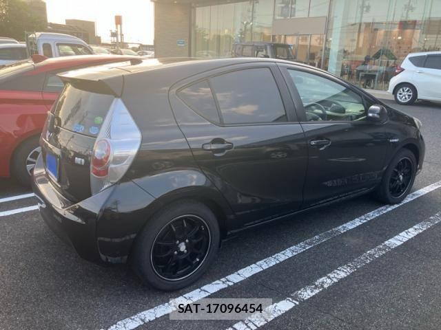 Toyota AQUA 2014-01 8364750-4