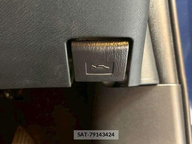 Toyota AQUA 2018-03 8364717-14