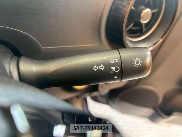 Toyota AQUA 2018-03 8364717-17