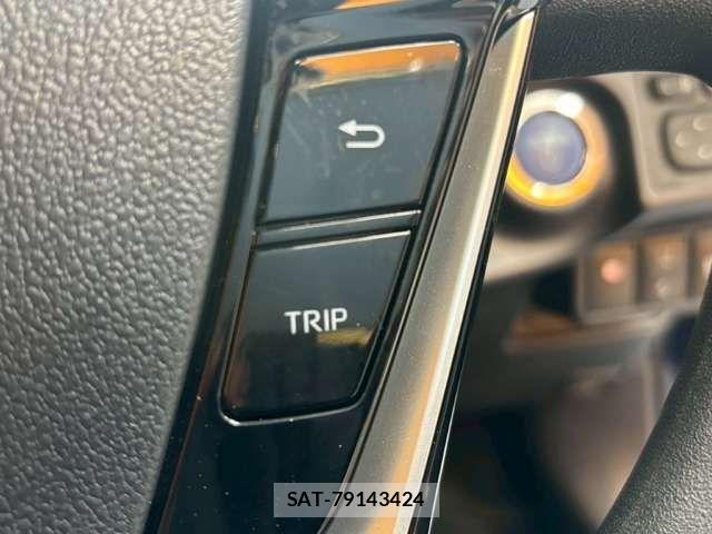 Toyota AQUA 2018-03 8364717-18