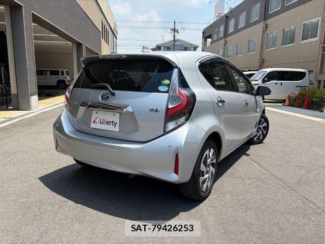 Toyota AQUA 2019-07 8364715-12
