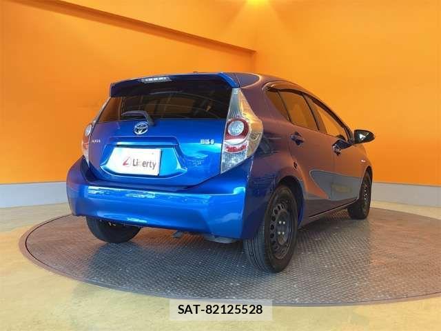 Toyota AQUA 2013-08 8364749-9