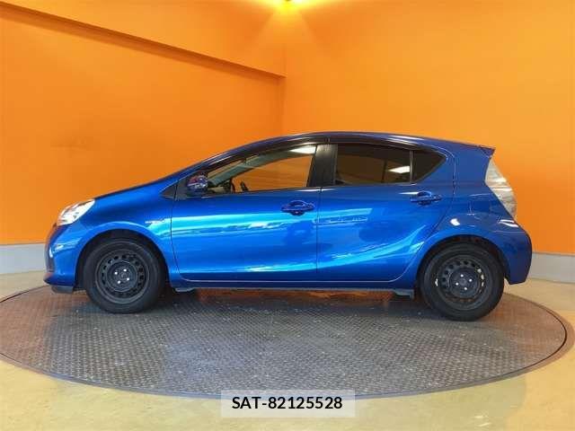 Toyota AQUA 2013-08 8364749-12