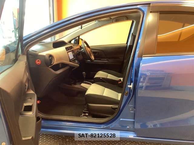 Toyota AQUA 2013-08 8364749-17