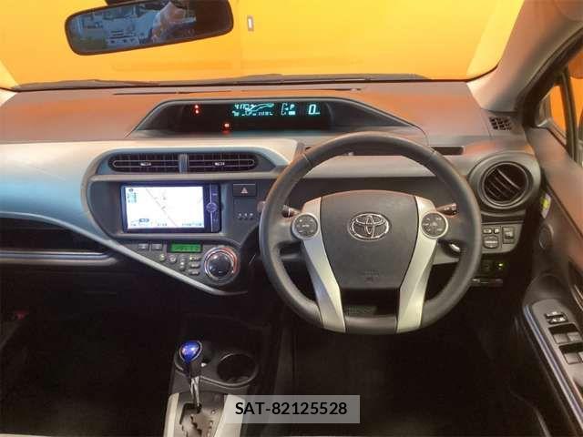 Toyota AQUA 2013-08 8364749-1