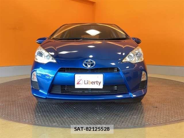 Toyota AQUA 2013-08 8364749-6