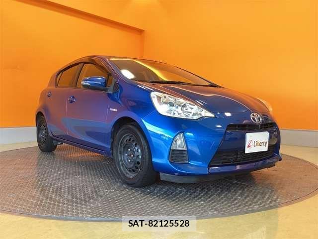 Toyota AQUA 2013-08 8364749-7