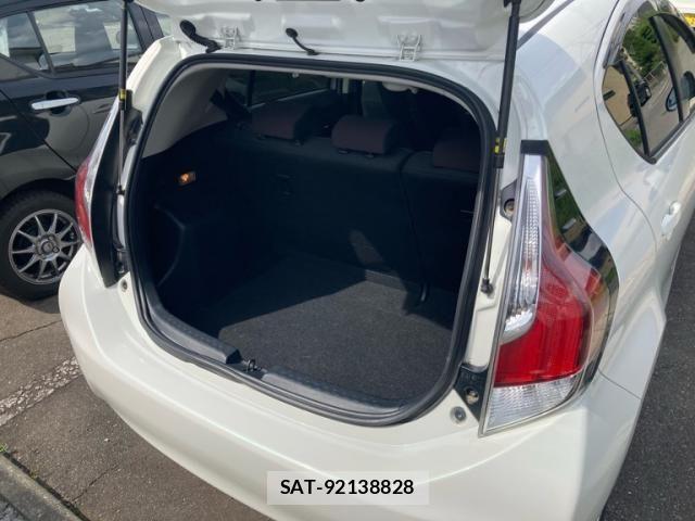Toyota AQUA 2017-02 8364758-11