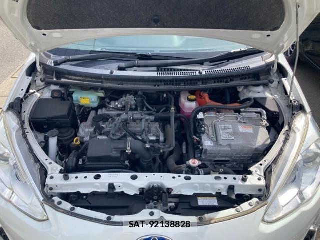 Toyota AQUA 2017-02 8364758-12