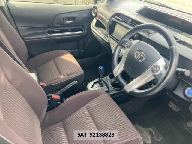 Toyota AQUA 2017-02 8364758-14