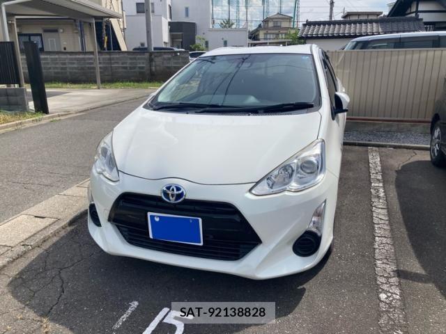 Toyota AQUA 2017-02 8364758-1