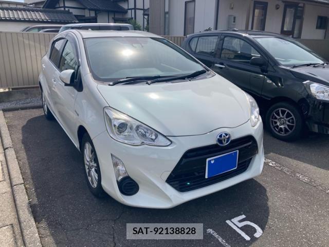 Toyota AQUA 2017-02 8364758-2