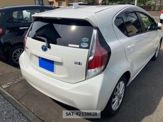 Toyota AQUA 2017-02 8364758-4