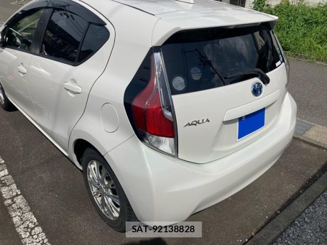 Toyota AQUA 2017-02 8364758-5