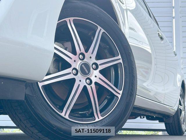 Toyota AQUA 2016-08 8364724-13
