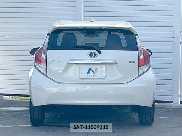 Toyota AQUA 2016-08 8364724-15