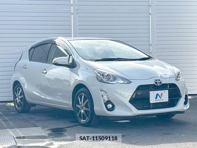 Toyota AQUA 2016-08 8364724-16
