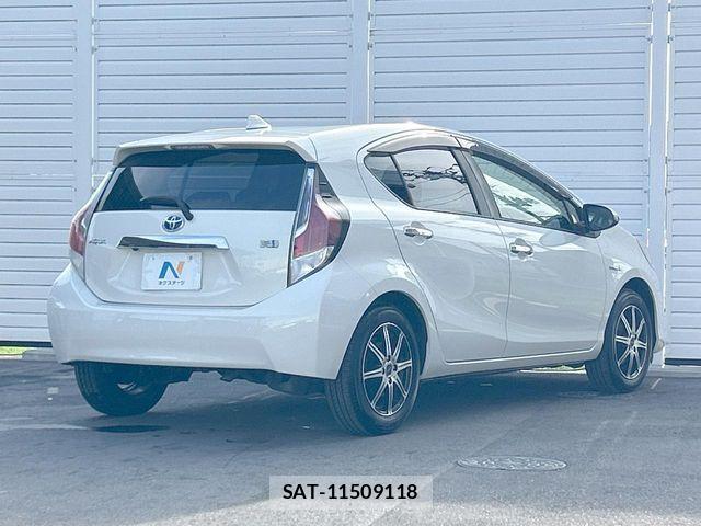 Toyota AQUA 2016-08 8364724-17