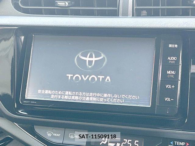 Toyota AQUA 2016-08 8364724-3