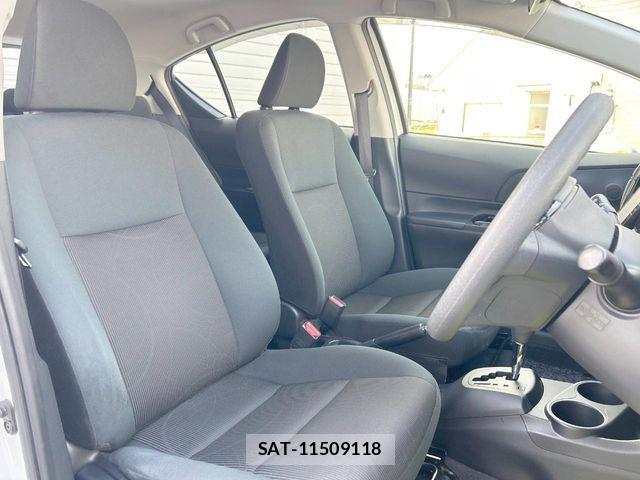 Toyota AQUA 2016-08 8364724-8
