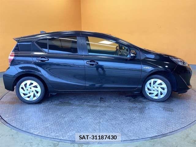 Toyota AQUA 2018-07 8364731-10