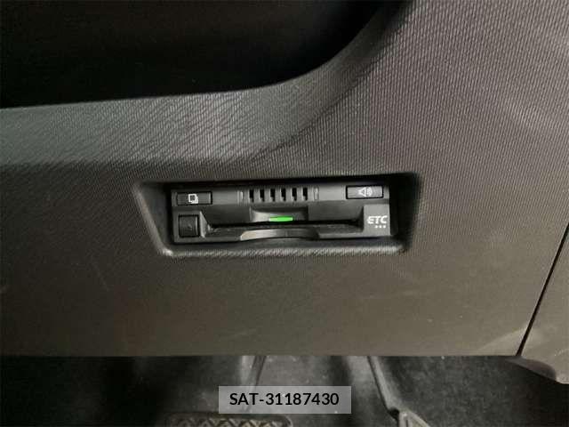Toyota AQUA 2018-07 8364731-6
