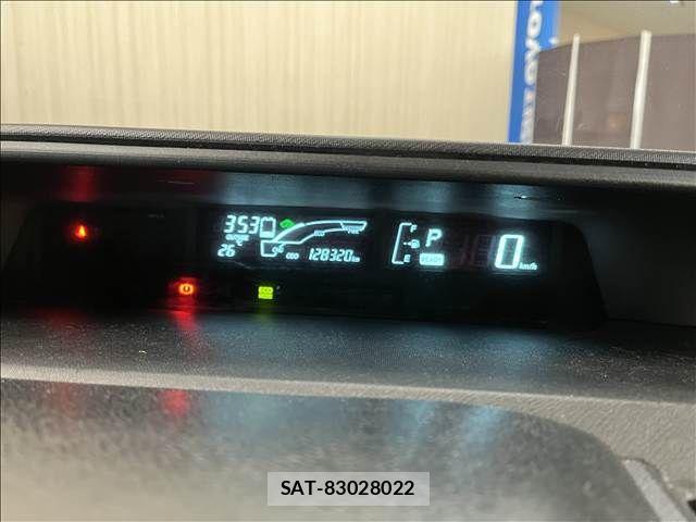 Toyota AQUA 2014-05 8371425-11