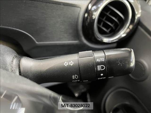 Toyota AQUA 2014-05 8371425-13