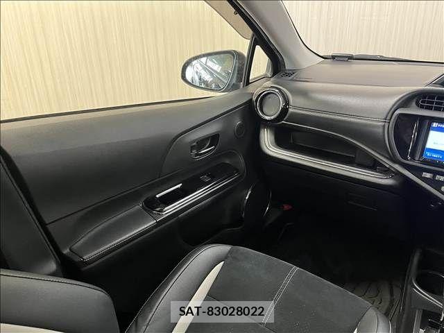 Toyota AQUA 2014-05 8371425-16