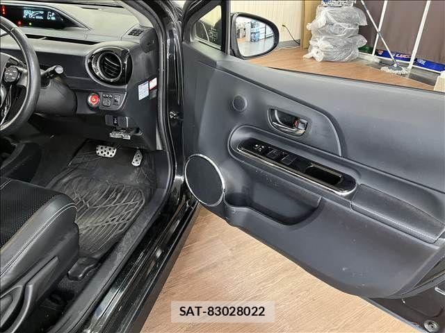 Toyota AQUA 2014-05 8371425-26