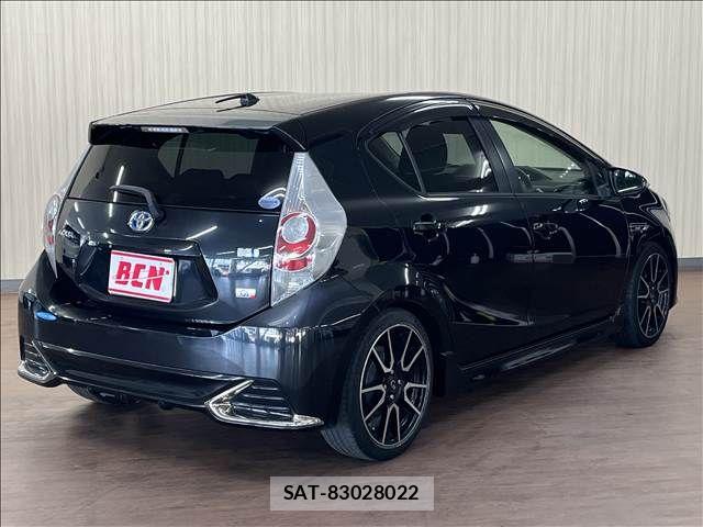 Toyota AQUA 2014-05 8371425-4