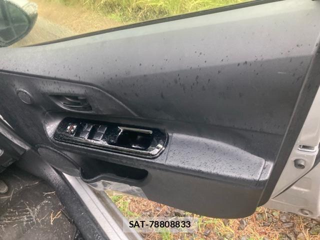 Toyota AQUA 2018-06 8371427-9