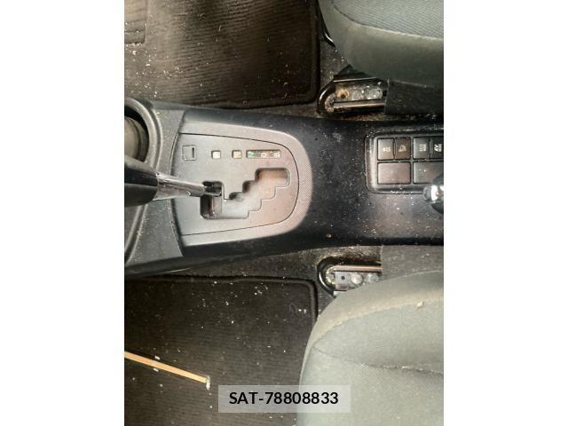 Toyota AQUA 2018-06 8371427-16