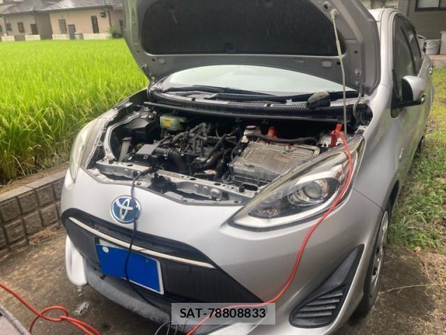 Toyota AQUA 2018-06 8371427-1