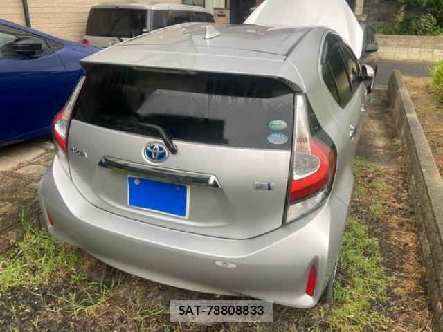 Toyota AQUA 2018-06 8371427-3