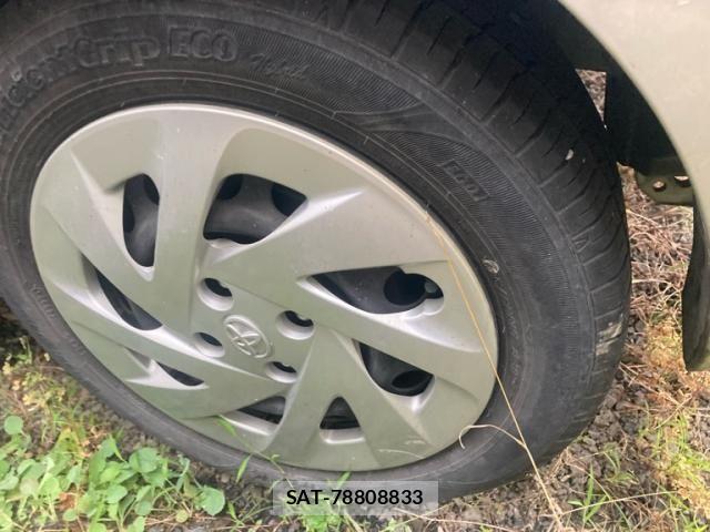 Toyota AQUA 2018-06 8371427-4