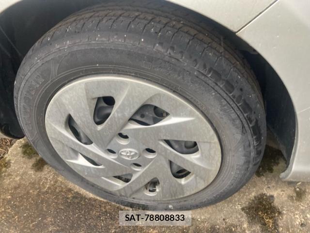Toyota AQUA 2018-06 8371427-6