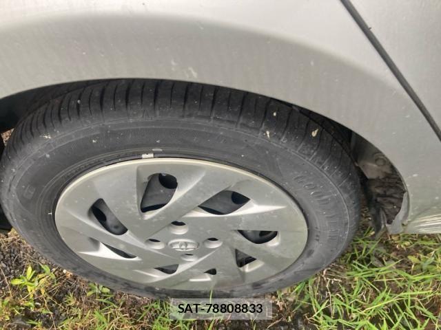 Toyota AQUA 2018-06 8371427-7