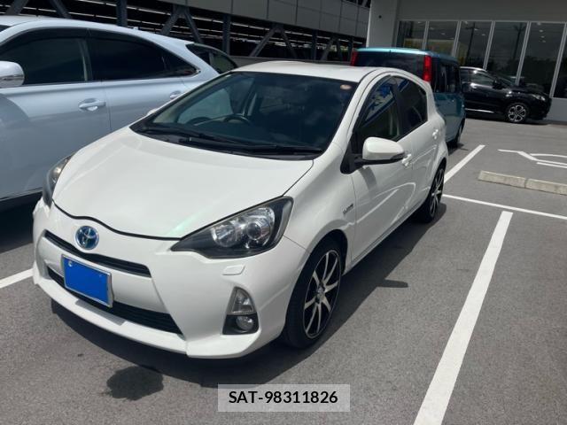 Toyota AQUA 2013-04 8371434-0