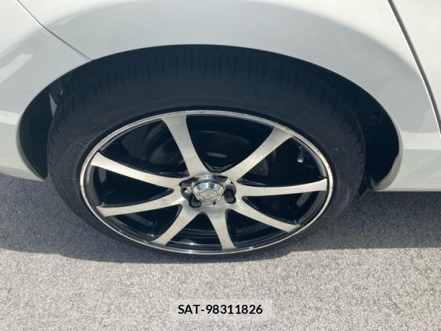 Toyota AQUA 2013-04 8371434-7