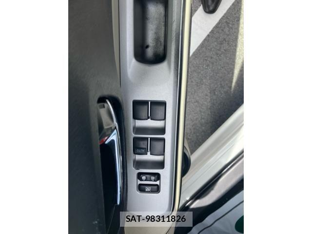 Toyota AQUA 2013-04 8371434-11