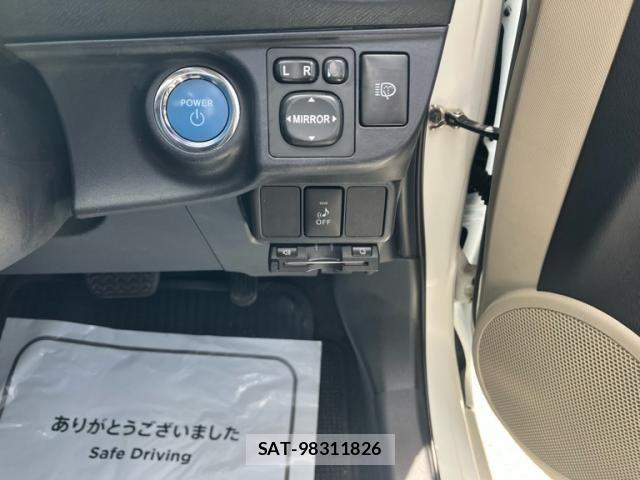 Toyota AQUA 2013-04 8371434-15